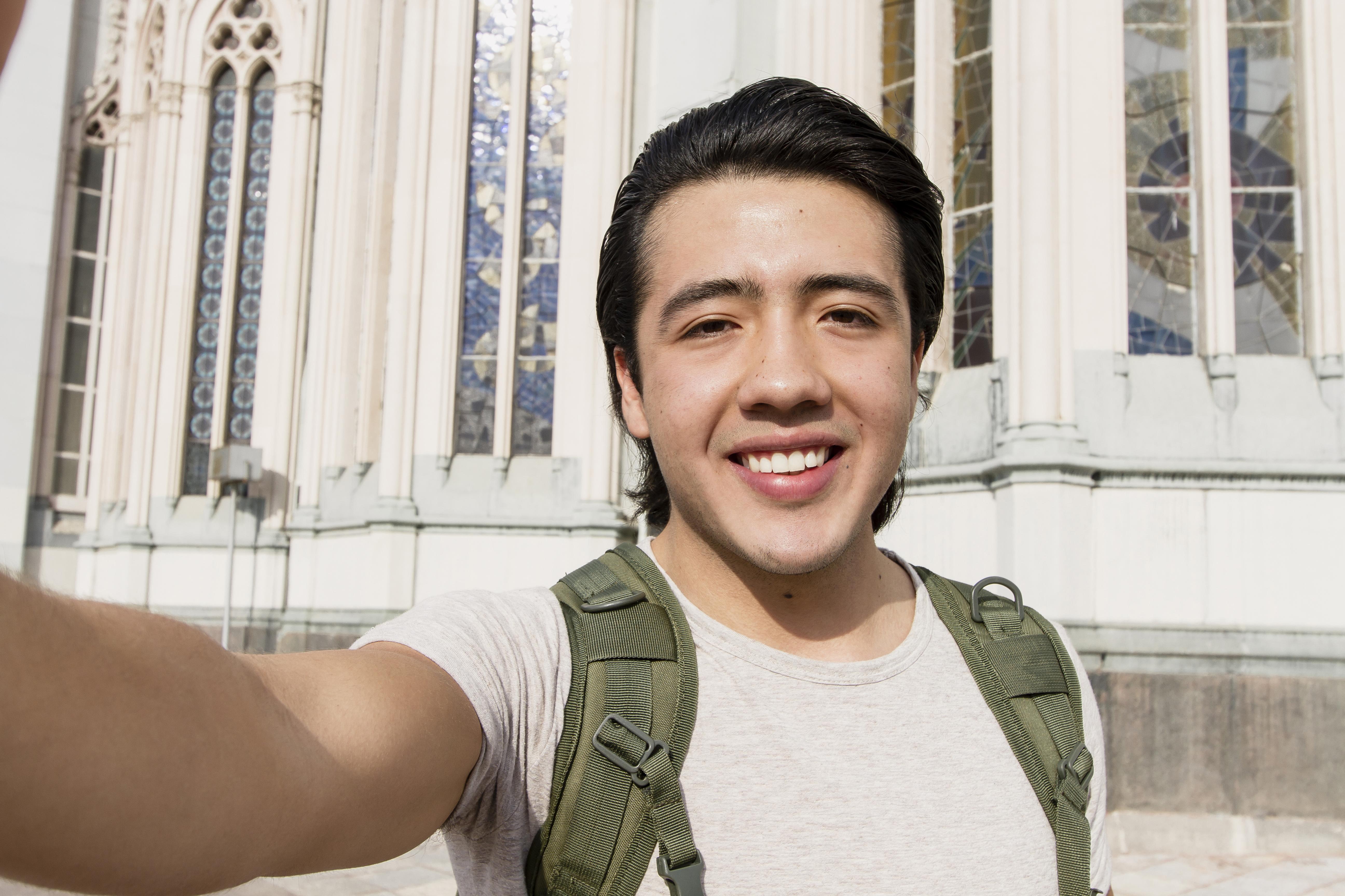 files/man-taking-selfie.jpg